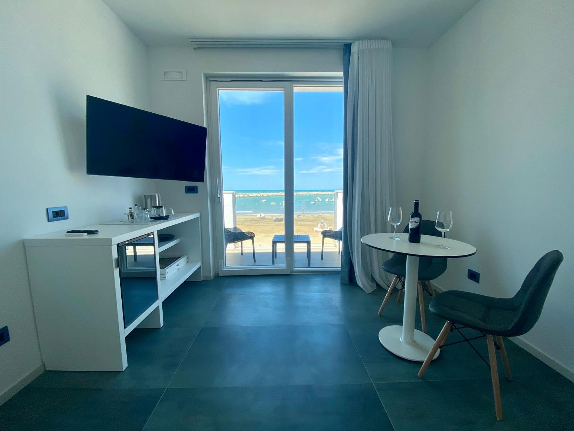 Marina Bay Beach Suites Peschici Exterior foto