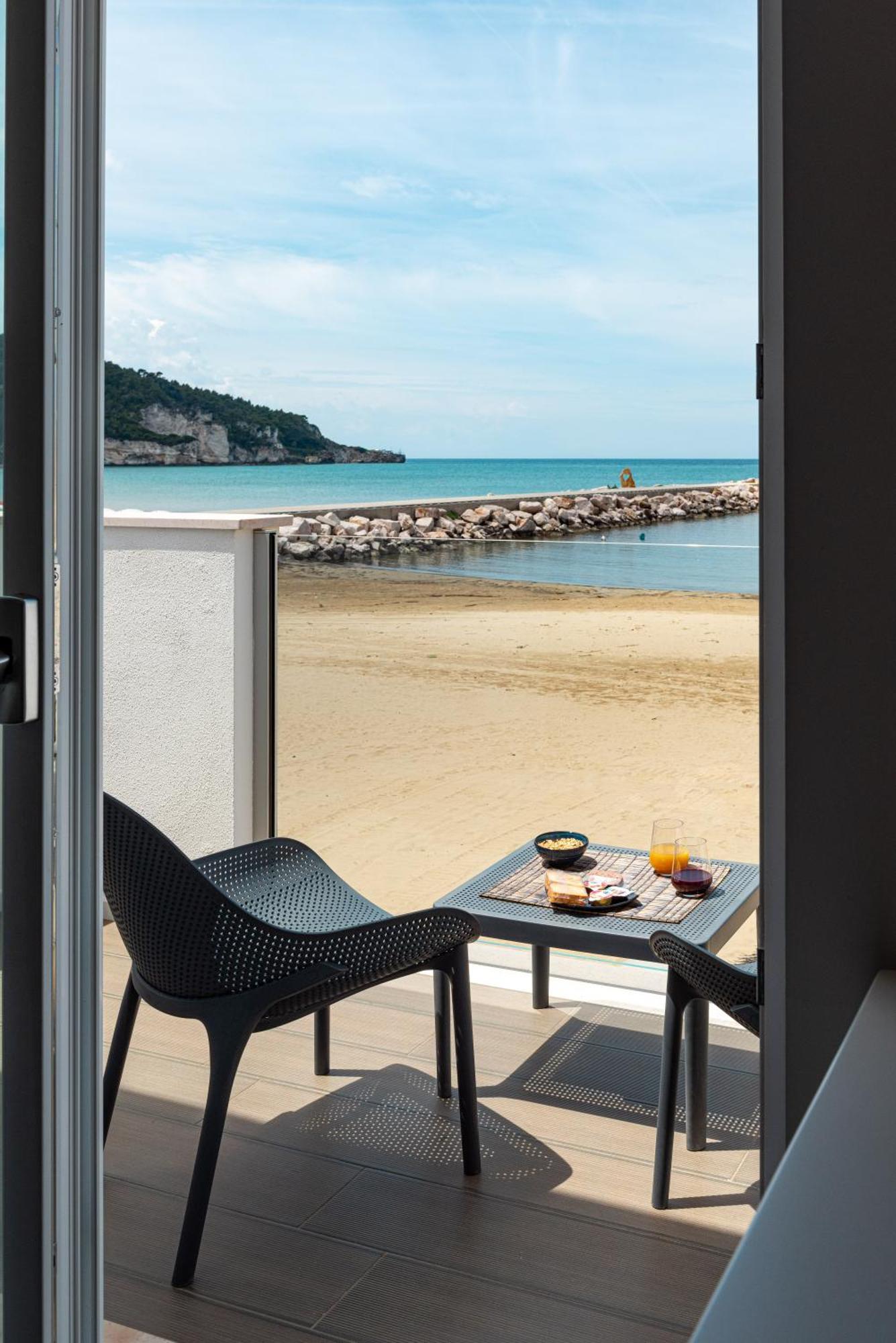 Marina Bay Beach Suites Peschici Exterior foto