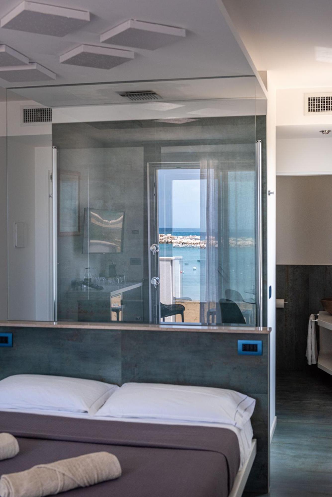 Marina Bay Beach Suites Peschici Exterior foto
