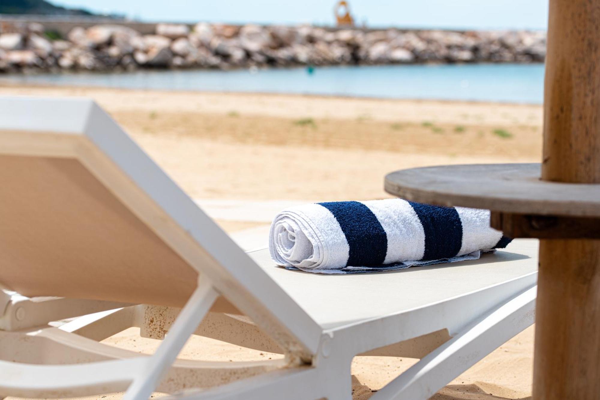 Marina Bay Beach Suites Peschici Exterior foto